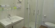 salle d'eau chambre 14 hotel de montaulbain